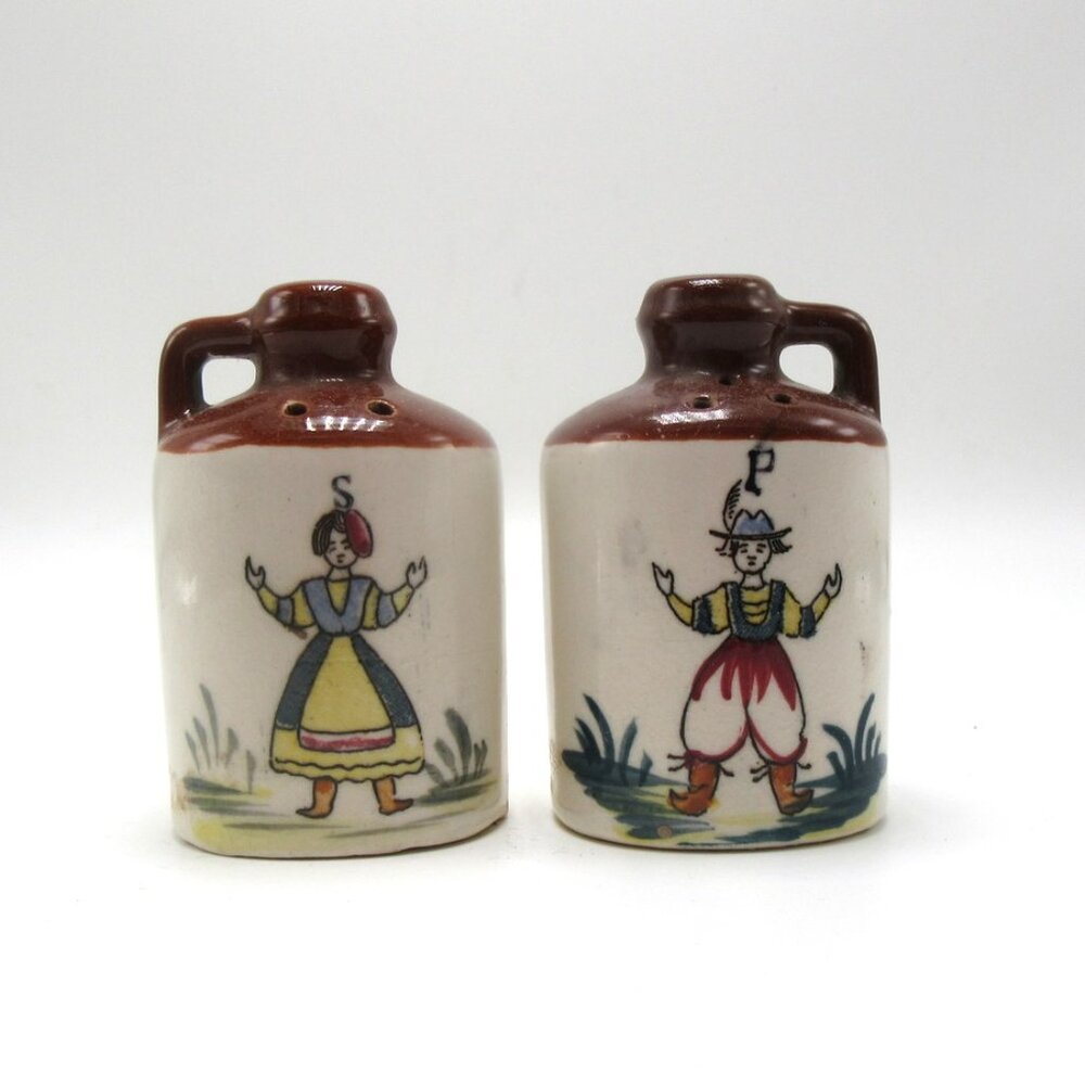 Dutch man & woman salt & pepper shakers - jugs - made in Japan - MCM - AS IS